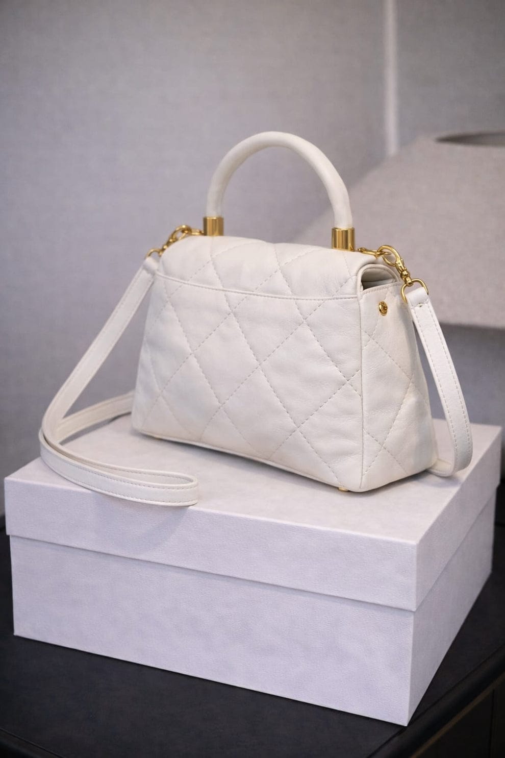 Elegant White Cushioned Handbag