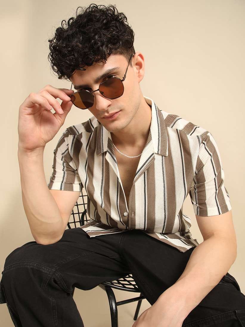 Men’s Regular-Fit Self-Design Lapel Collar Casual Shirt