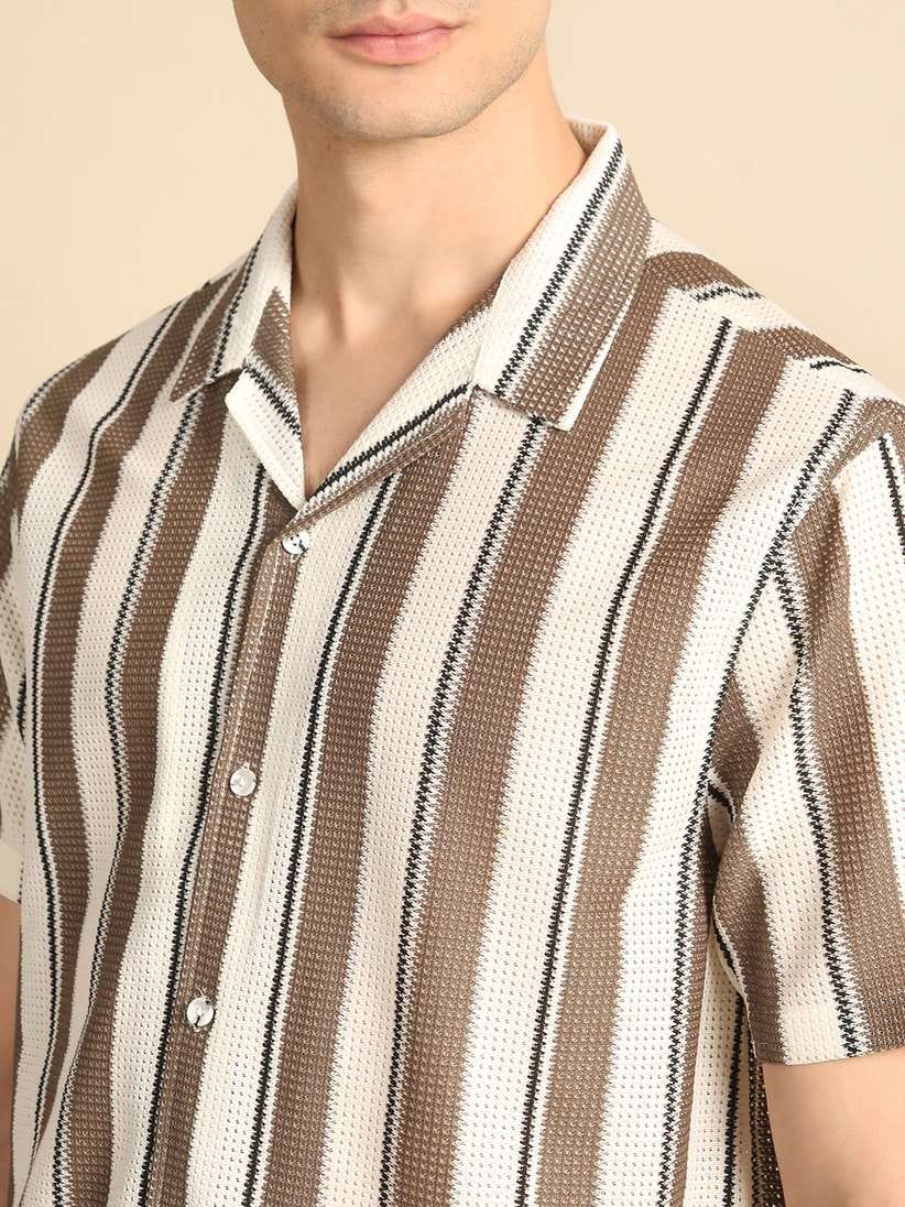 Men’s Regular-Fit Self-Design Lapel Collar Casual Shirt