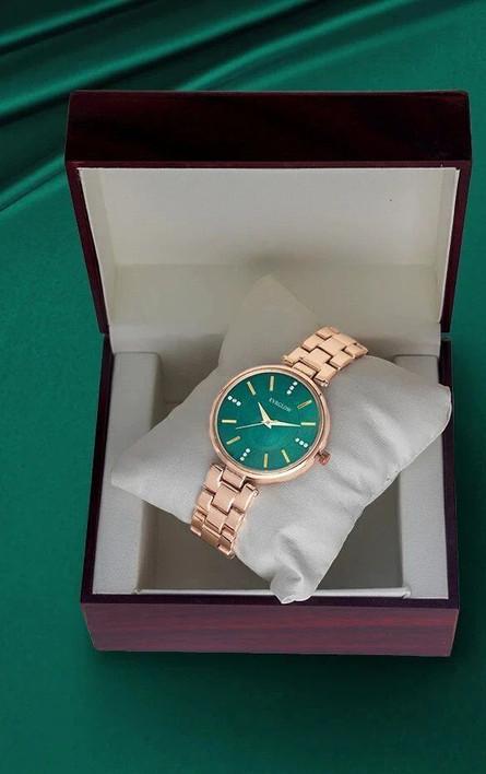 Generic Men's Analog Watch with Green Sunburst Dial and Gold Plated Stainless Steel Bracelet | Roman Numeral Hour Markers | 40.5mm Case | 30M Water Resistant | Formal and Casual Wear Watch for Men